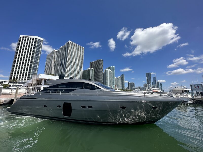 64ft Pershing available for rent in Miami Fl for 13 peoples. No Hidden Fees - Image 6