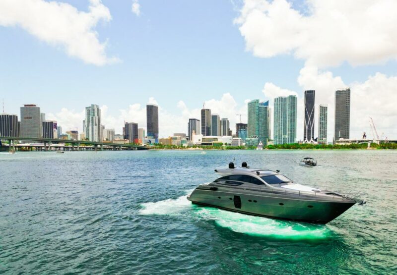 64ft Pershing available for rent in Miami Fl for 13 peoples. No Hidden Fees - Image 4