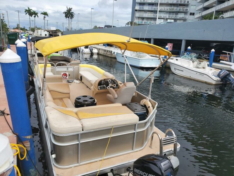 24ft Pontoon Boat available in Miami Fl for 12 people. - Image 8