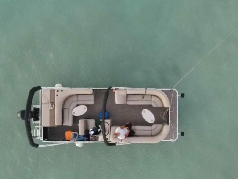24ft Pontoon Boat available in Miami Fl for 12 people. - Image 6
