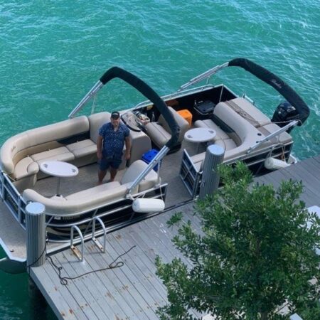 24ft Pontoon Boat available in Miami Fl for 12 people.
