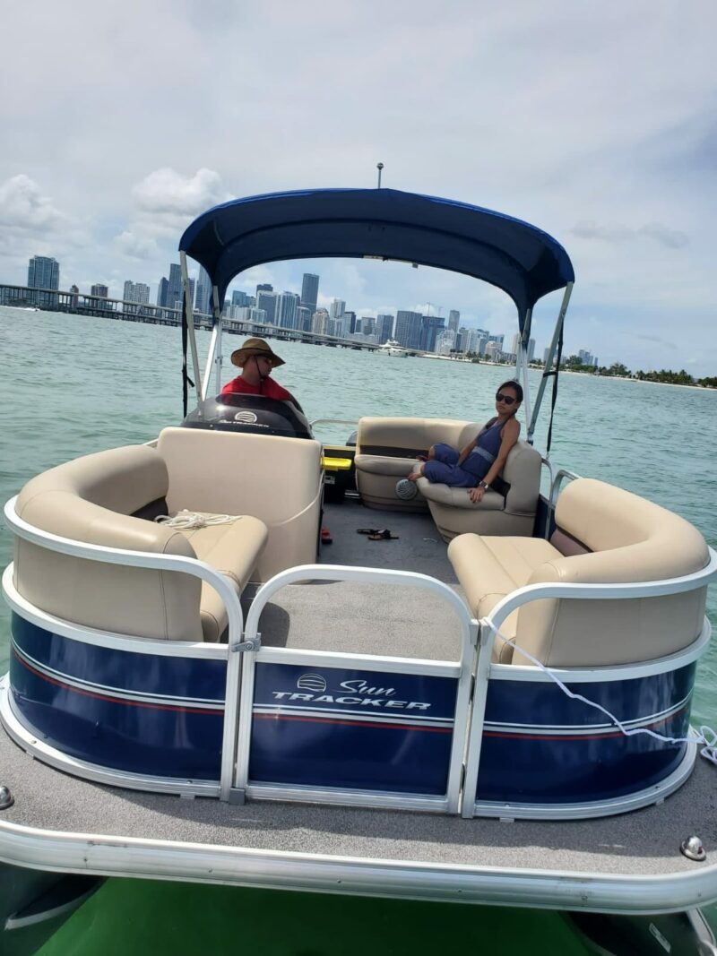 24ft Pontoon Boat available in Miami Fl for 12 people. - Image 4