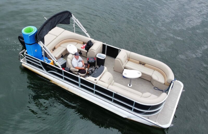24ft Pontoon Boat available in Miami Fl for 12 people. - Image 3