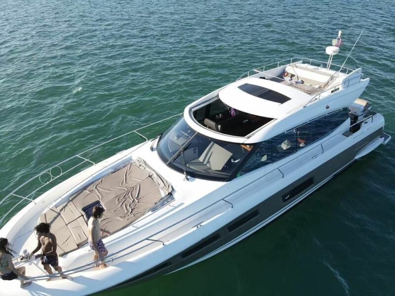 65 FT Brand New Prestige Yacht available for 13 people in Miami. - Image 11