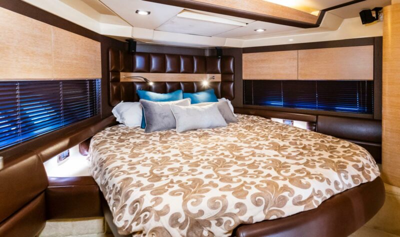 65ft Beautiful Azimut Available for 13 peoples in Miami Fl. No Hidden Fees - Image 11