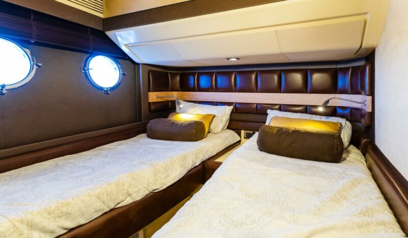 65ft Beautiful Azimut Available for 13 peoples in Miami Fl. No Hidden Fees - Image 9