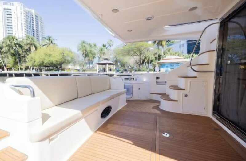 62Ft Beutiful Azimut Available for 13 people in Miami Fl. No Hidden Fees - Image 6