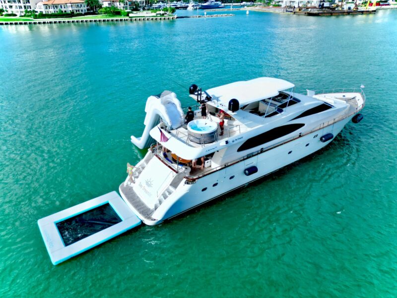 90 FT Beautiful Yacht for Rent in Miami  FL for 13 Guest. No Hidden Fees. - Image 8