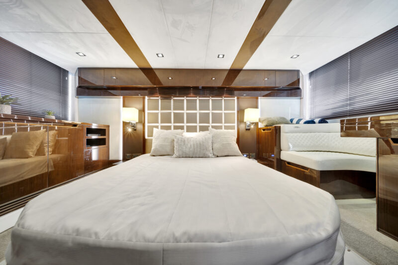 53ft Galeon yacht available for rent in Miami for up to 13 peoples. - Image 2