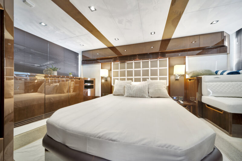 53ft Galeon yacht available for rent in Miami for up to 13 peoples. - Image 3