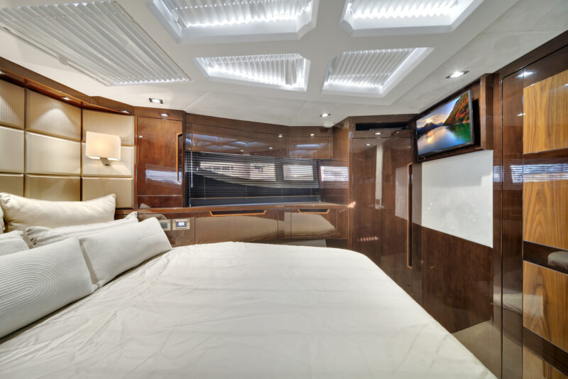 53ft Galeon yacht available for rent in Miami for up to 13 peoples. - Image 6