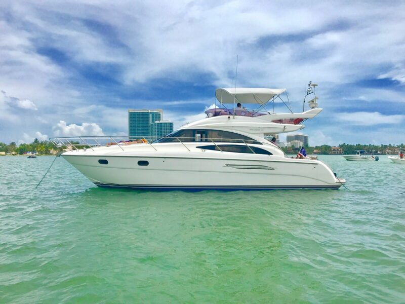 45FT Princes Yacht available in Miami in Haulover area for 13 people.