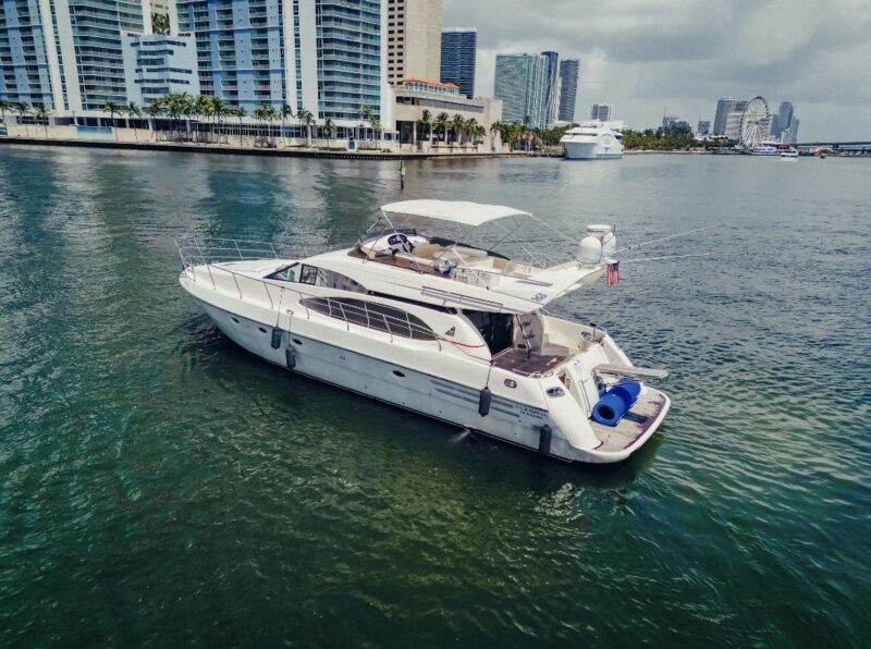 62FT Azimut available in Miami with 2 Jet Ski Included for one hrs. - Image 13