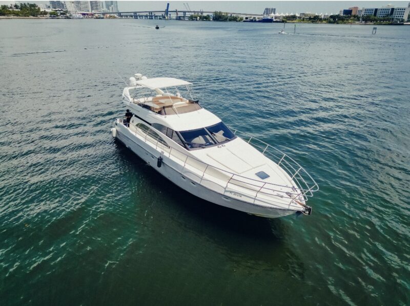 62FT Azimut available in Miami with 2 Jet Ski Included for one hrs. - Image 4