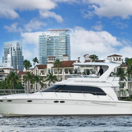 54FT Sea Ray Flybridge available in Miami with 2 JET SKIS INCLUDES for one hrs.
