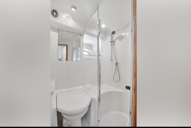 54FT Sea Ray Flybridge available in Miami with 2 JET SKIS INCLUDES for one hrs. - Image 13