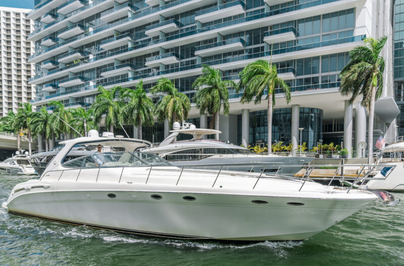 60 Ft Sea Ray available en Miami for Rent for up to 13 Guest. - Image 2