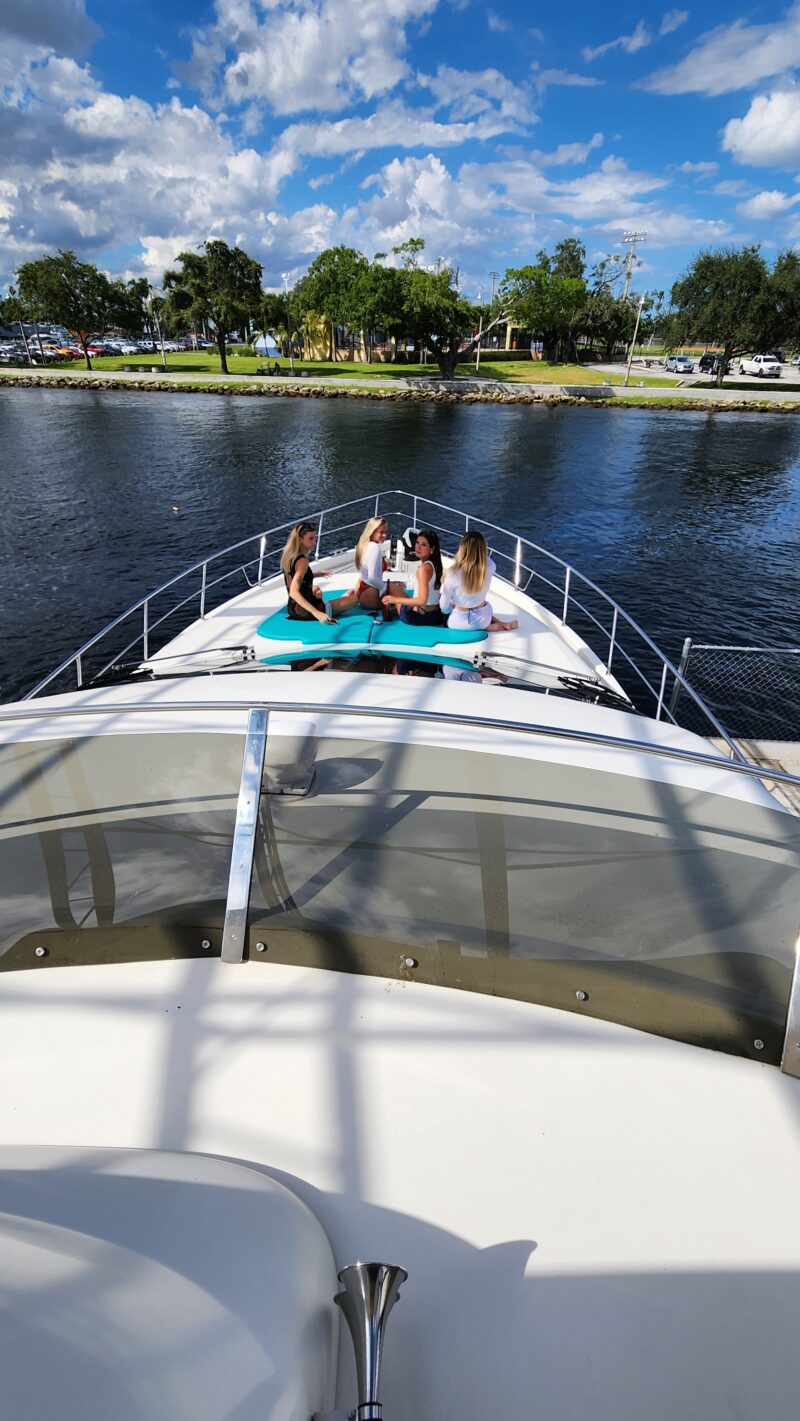 60FT Uniesse Yacht available in Miami for up to 13 Guest. - Image 7