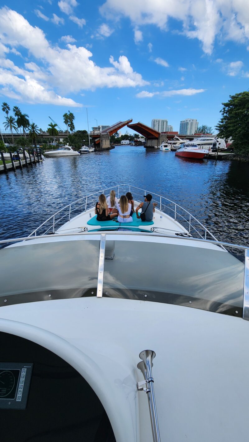 60FT Uniesse Yacht available in Miami for up to 13 Guest. - Image 11
