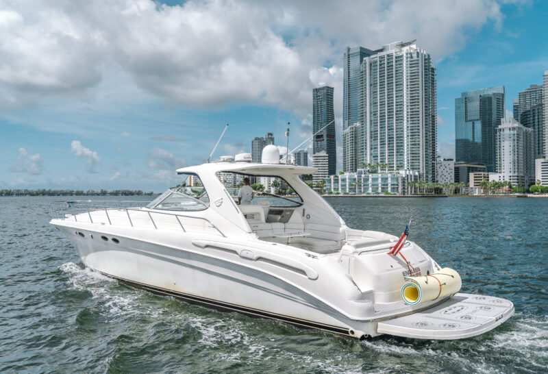 60 Ft Sea Ray available en Miami for Rent for up to 13 Guest. - Image 3