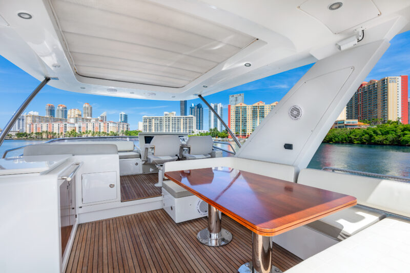 70’ Azimut Flybridge (2016) Le Grand Bleu available in Miami for Rent. - Image 9
