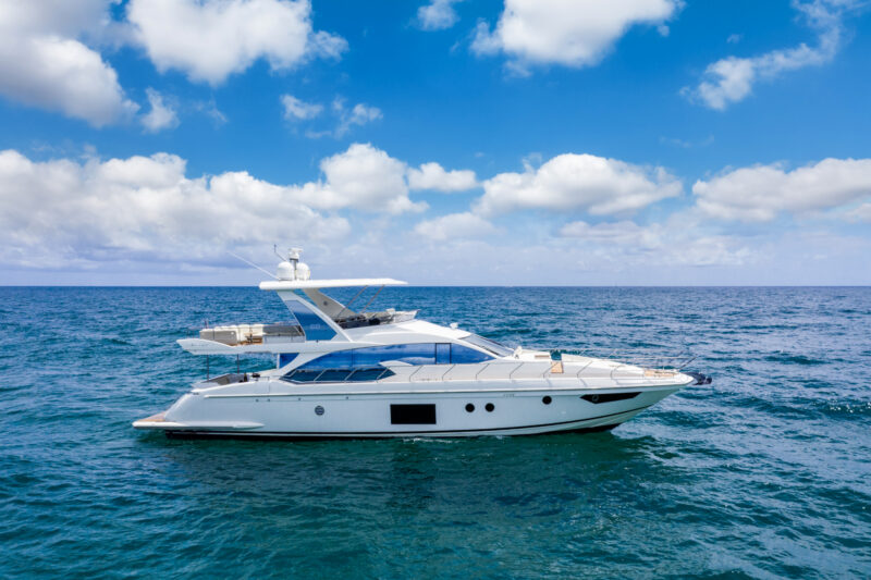 70’ Azimut Flybridge (2016) Le Grand Bleu available in Miami for Rent. - Image 3