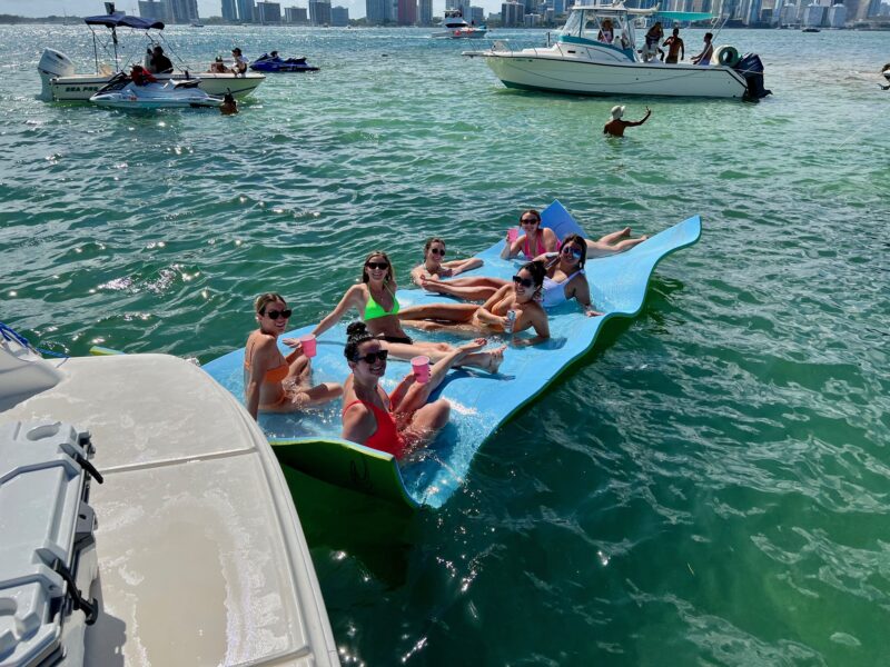 48ft Sea Ray available for Rent in Miami for up to 13 Guest. - Image 8