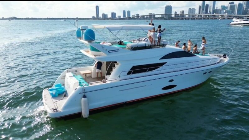 60FT Uniesse Yacht available in Miami for up to 13 Guest. - Image 5