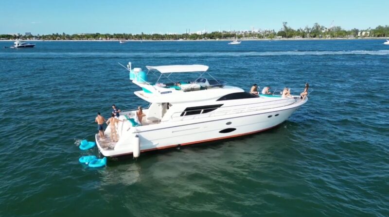 60FT Uniesse Yacht available in Miami for up to 13 Guest. - Image 2