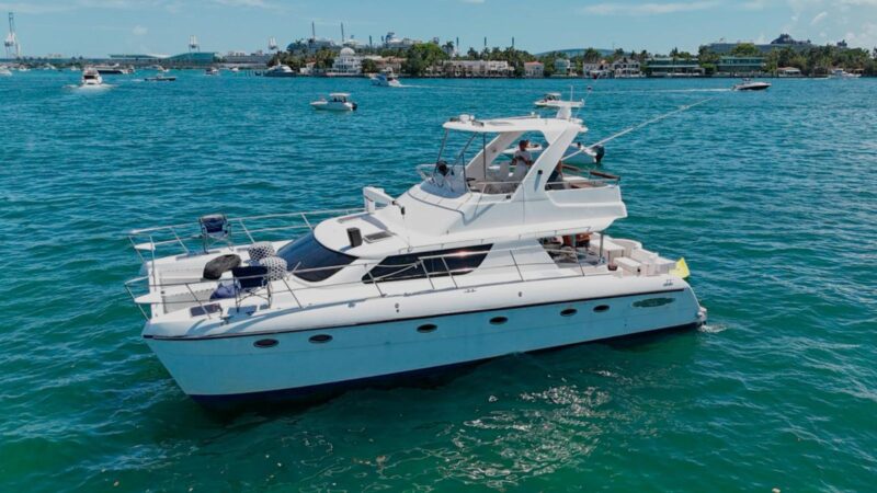 52Ft Catamaran available for rent in Miami for up to 13 peoples. - Image 7