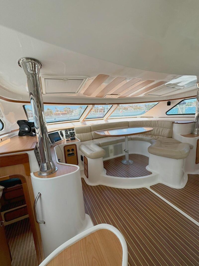 52Ft Catamaran available for rent in Miami for up to 13 peoples. - Image 5