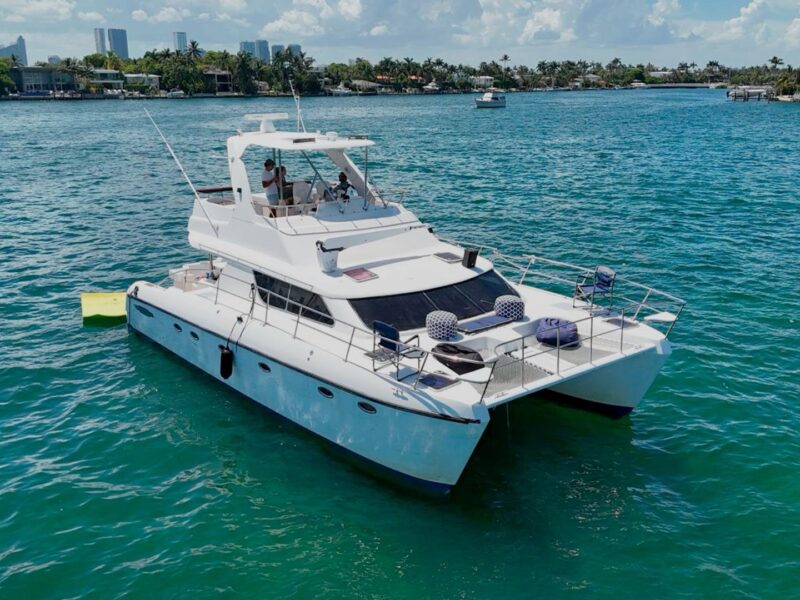 52Ft Catamaran available for rent in Miami for up to 13 peoples.