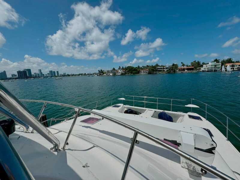 52Ft Catamaran available for rent in Miami for up to 13 peoples. - Image 3