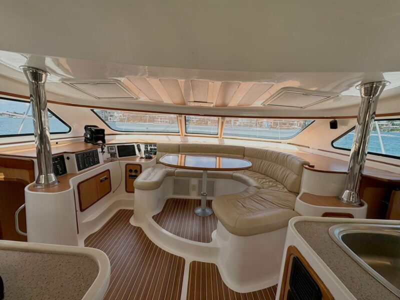 52Ft Catamaran available for rent in Miami for up to 13 peoples. - Image 2