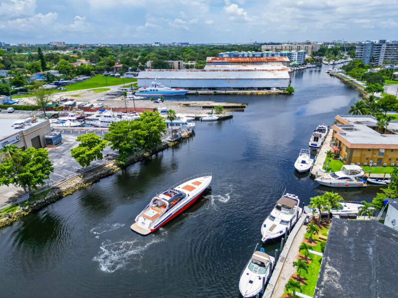 Panther 85ft available for rent in Miami for up to 13 Guest. - Image 6