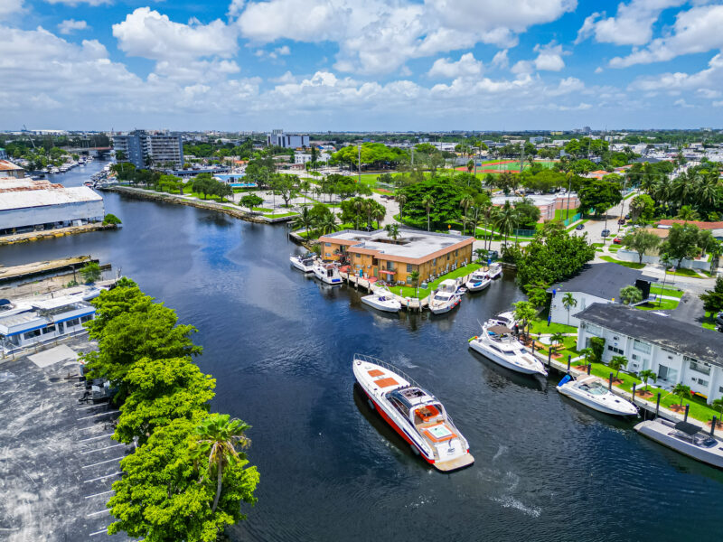 Panther 85ft available for rent in Miami for up to 13 Guest. - Image 5