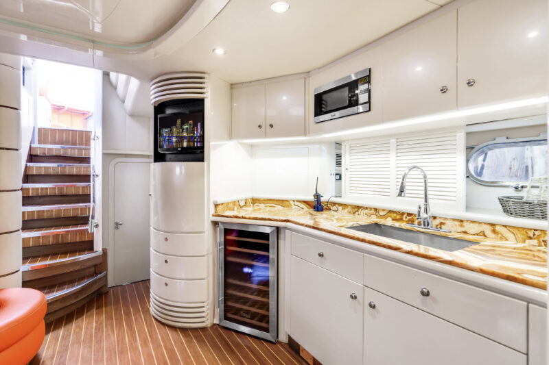 Panther 85ft available for rent in Miami for up to 13 Guest. - Image 11