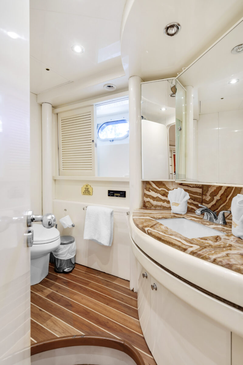 Panther 85ft available for rent in Miami for up to 13 Guest. - Image 10