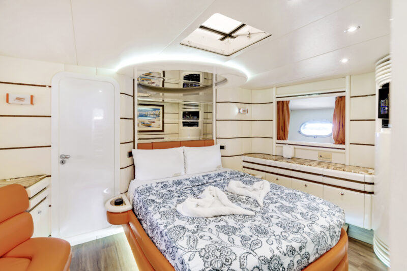 Panther 85ft available for rent in Miami for up to 13 Guest. - Image 9