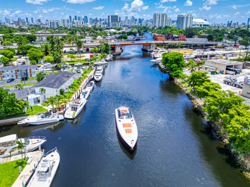 Panther 85ft available for rent in Miami for up to 13 Guest. - Image 4