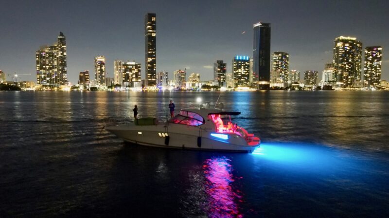 48ft Sea Ray available for Rent in Miami for up to 13 Guest. - Image 7