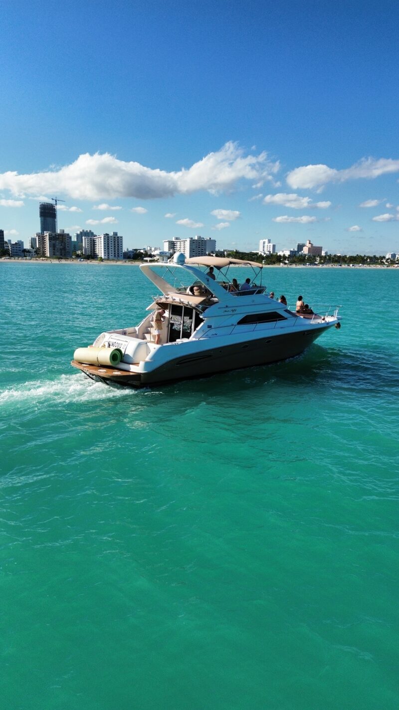 50Ft Flybridge Mundomo II available in Miami for Rent for up to 13 Guest, PLUS ONE JET SKI FOR AN HR. - Image 9