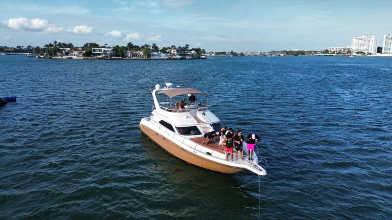 50Ft Flybridge Mundomo II available in Miami for Rent for up to 13 Guest, PLUS ONE JET SKI FOR AN HR. - Image 10