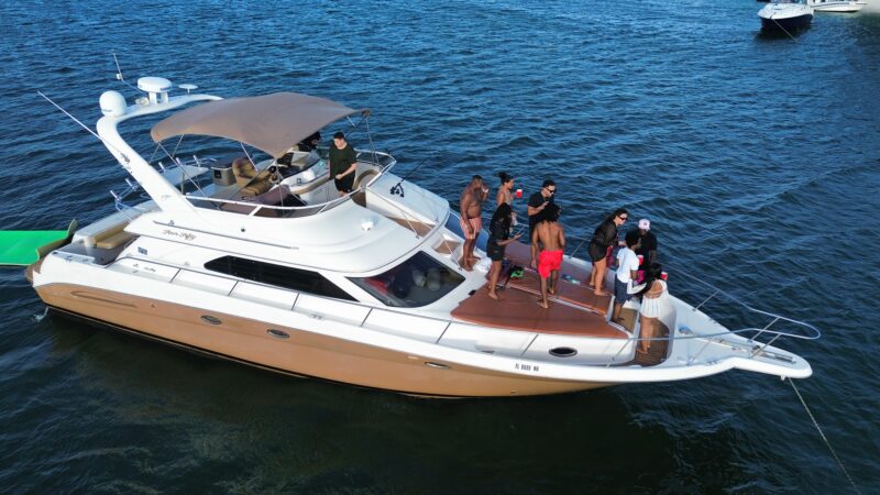 50Ft Flybridge Mundomo II available in Miami for Rent for up to 13 Guest, PLUS ONE JET SKI FOR AN HR. - Image 12
