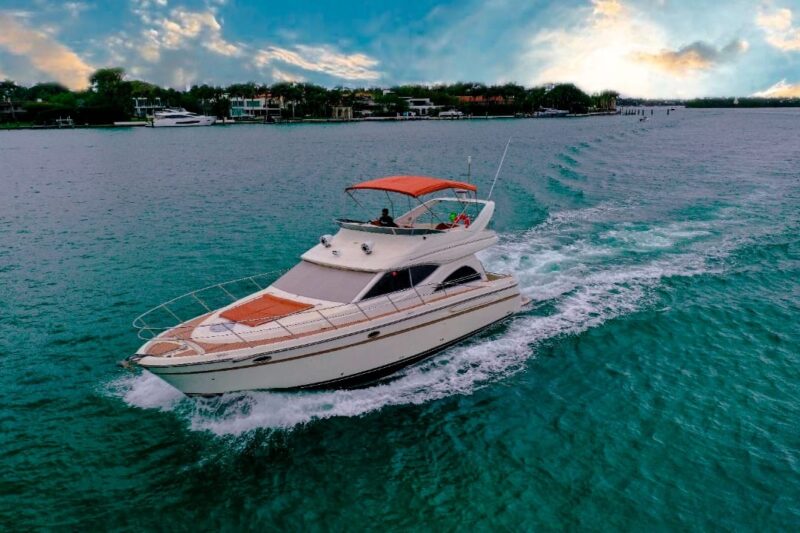 50 Ft Fly Bridge available for Rent in Miami for up to 13 Guest.