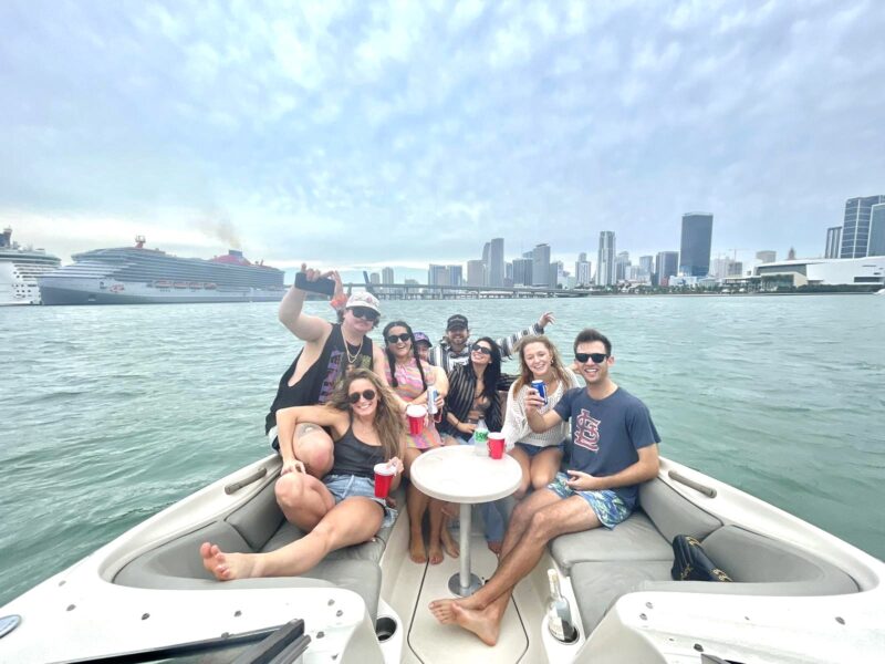 26' Sea Ray 240 Sundeck Sport Available for Rent in Miami for up to 11 Peoples. - Image 8