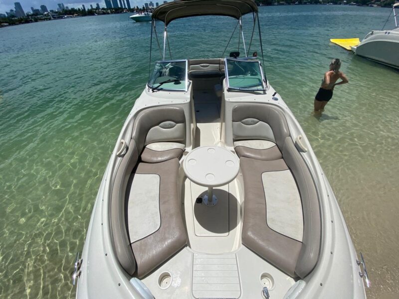 26' Sea Ray 240 Sundeck Sport Available for Rent in Miami for up to 11 Peoples. - Image 9