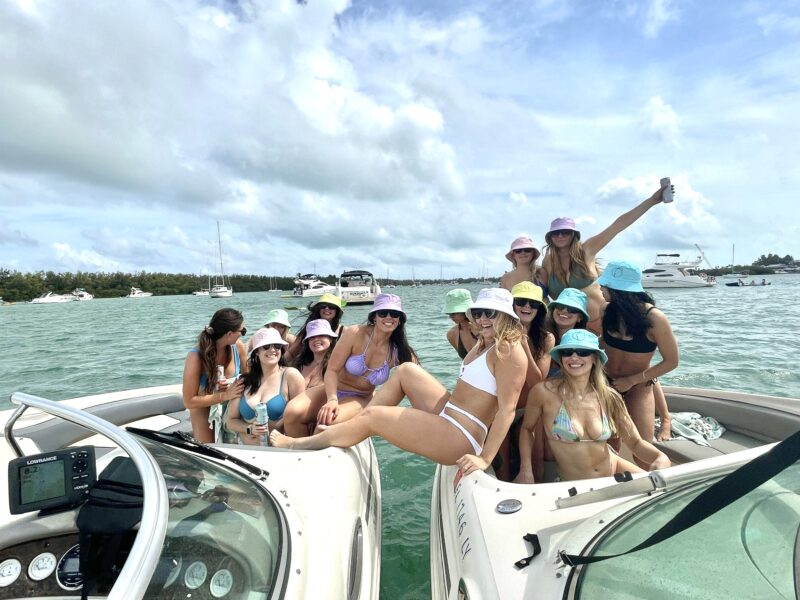 26' Sea Ray 240 Sundeck Sport Available for Rent in Miami for up to 11 Peoples. - Image 16
