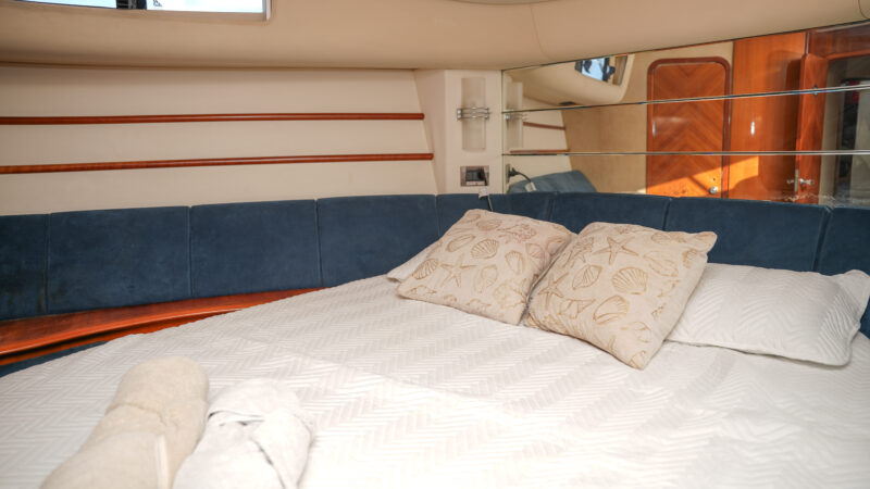 50Ft Azimut available for Rent in Miami for up to 13 Guest, PLUS 2 JET SKIS INCLUDE FOR ONE HRS EACH. - Image 9