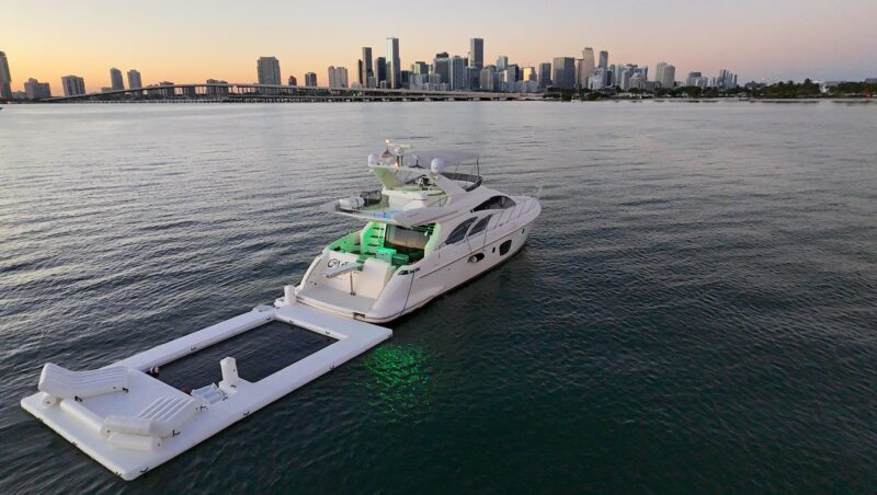 55Ft Azimut Evolution Available for Rent in Miami.
